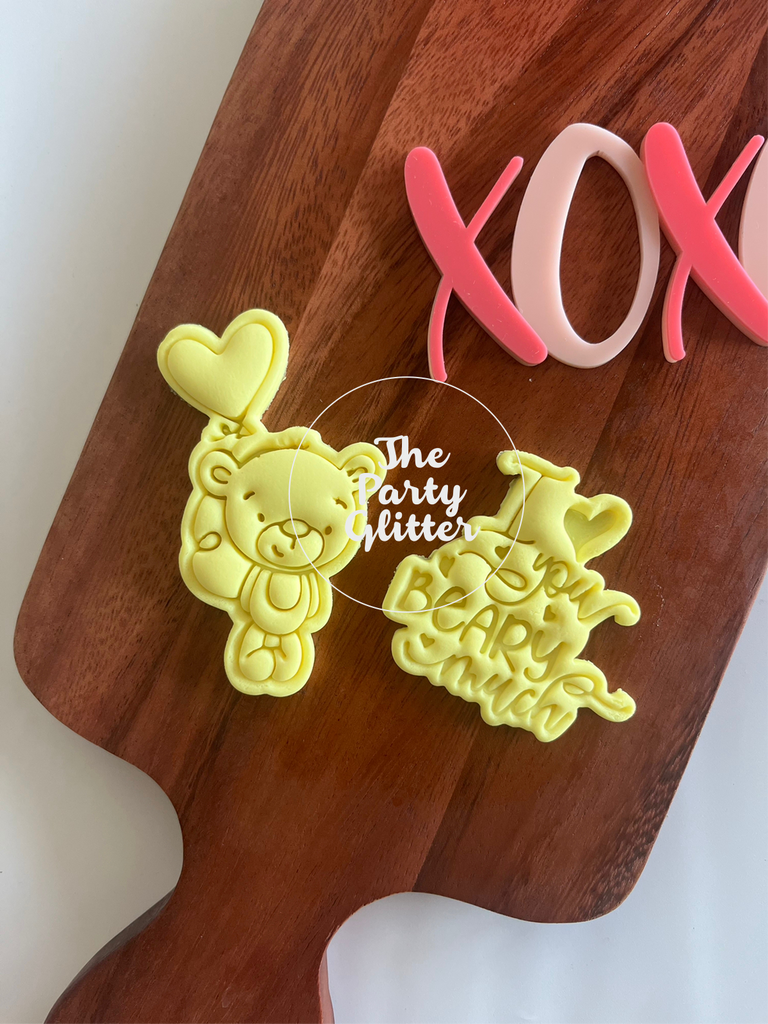 Bear with heart shaped Balloon, I love you beary much, Valentine Deboss & matching Cutter